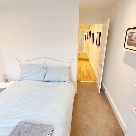 Lovely 2 bedroom period garden flat. London Exterior foto
