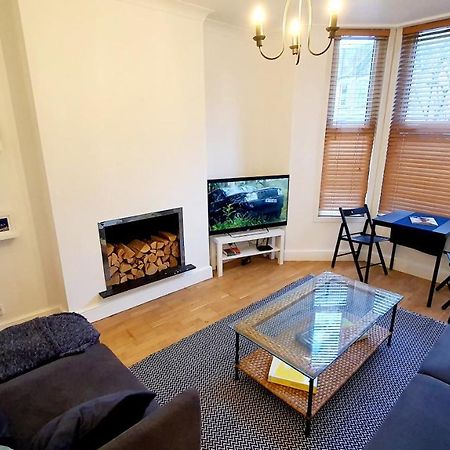 Lovely 2 bedroom period garden flat. London Exterior foto