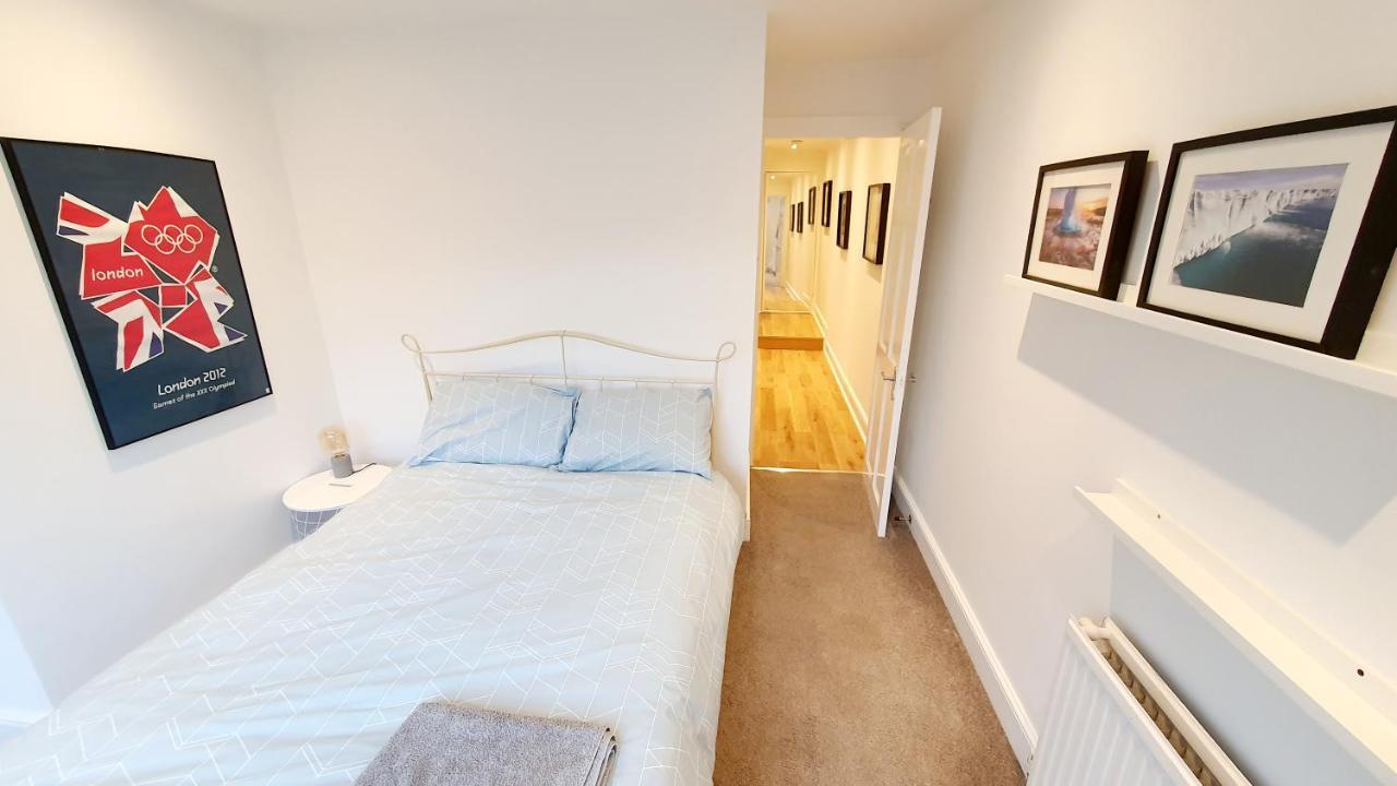 Lovely 2 bedroom period garden flat. London Exterior foto