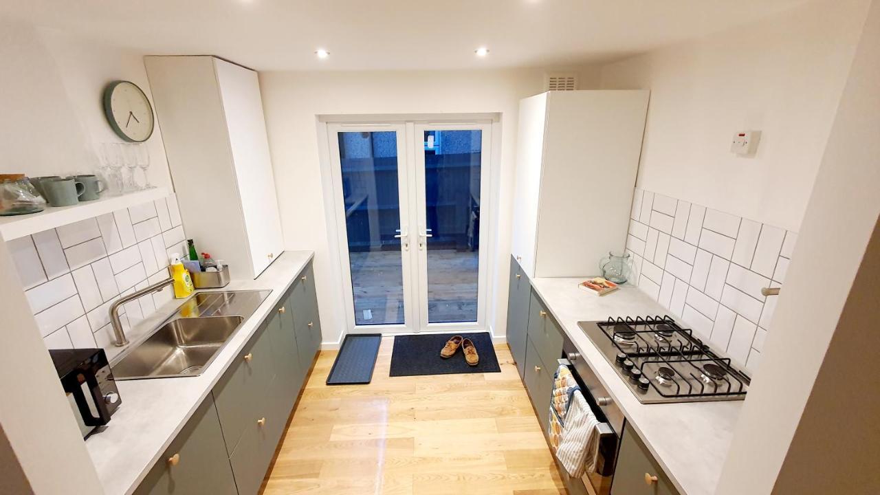 Lovely 2 bedroom period garden flat. London Exterior foto